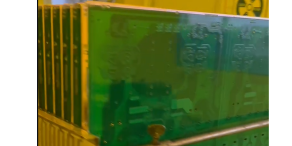 <i style='color:red'>pcb厂</i>家：阻焊绿油在PCB制作中的作用