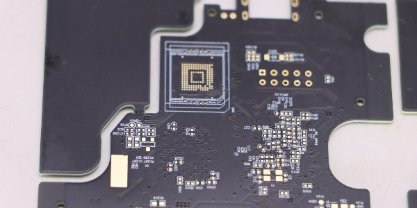 盲埋孔PCB板加工难点与突破路径